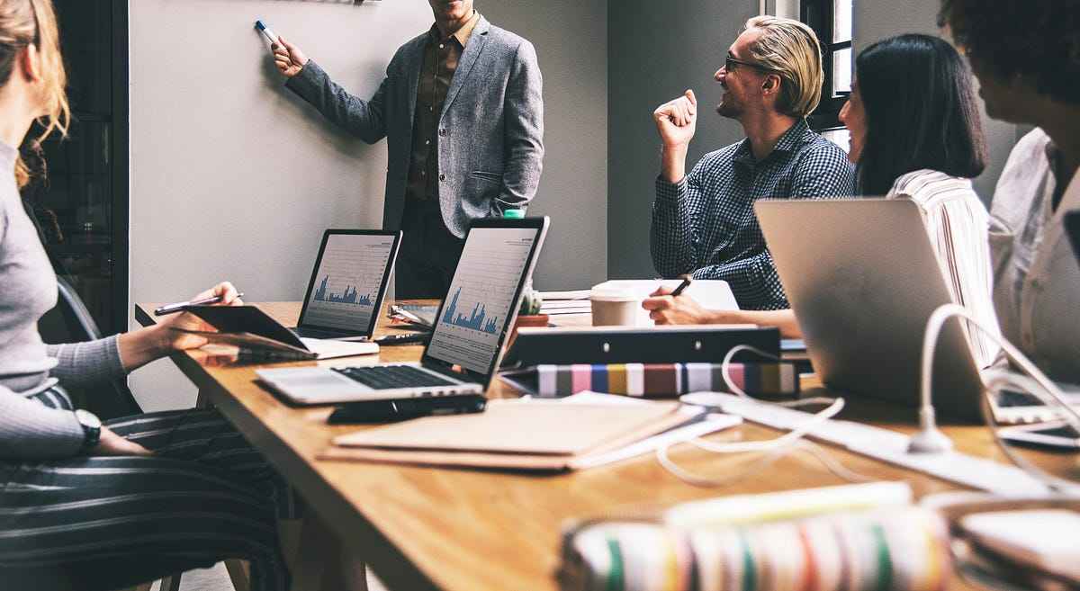 Tim developer PT Sastradinata Setia Sejahtera dalam sesi perencanaan pengembangan software inhouse untuk perusahaan manufaktur di Cikarang Bekasi